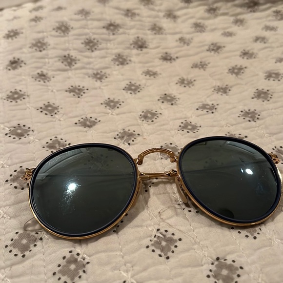 Ray ban round sunglasses with mirrored, blue-rimmed lense - Picture 2 of 7